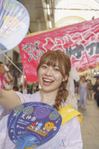 20240724_25天神祭りうちわ娘